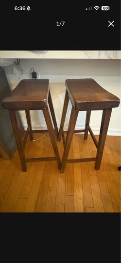 Coaster Fine Furniture Wood Barstools 30””   Wood brown color.   Set of 2 bar stools.  Price is for 1. Reduced