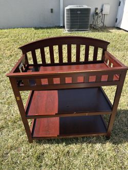 Selling crib with changing table.