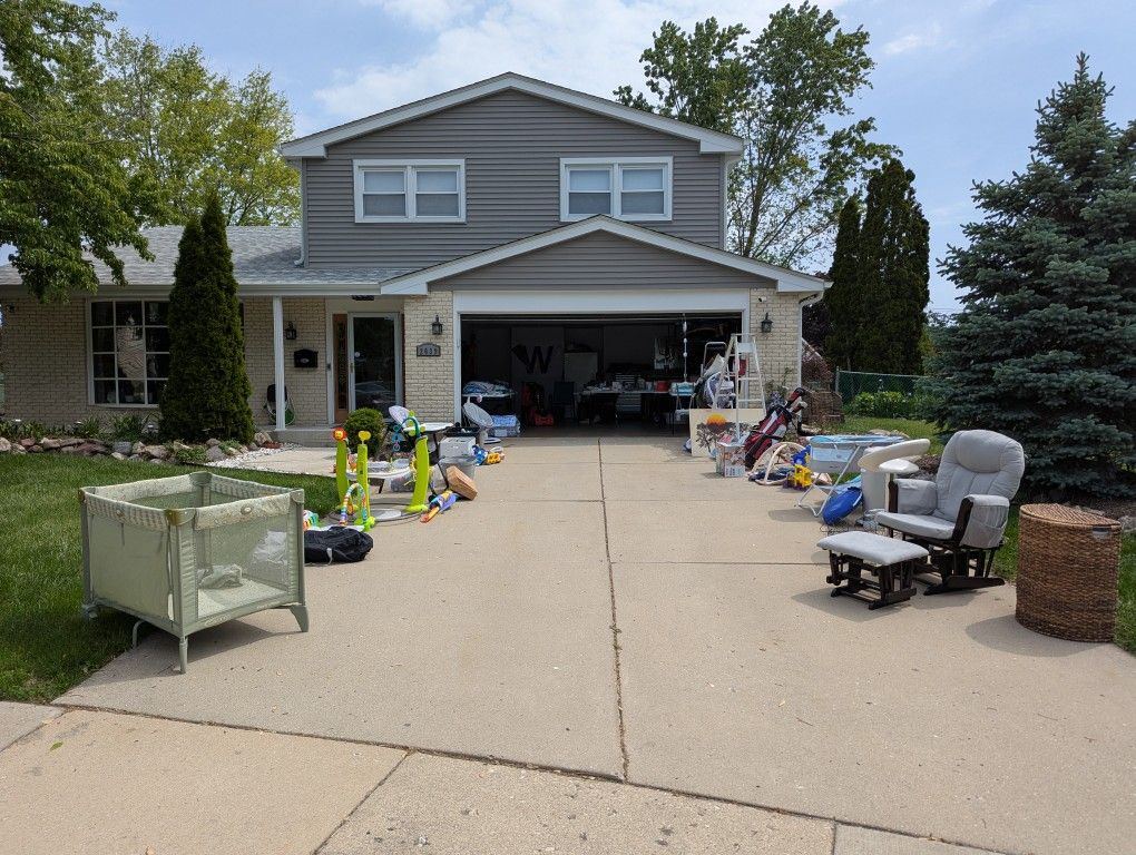 Garage Sale, Yard Sale Arlington Heights. 5/30-6/1