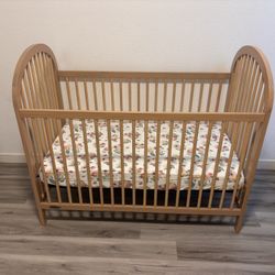 Graco Baby Crib FOR SALE with matress