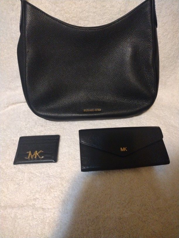 Michael Kors Pebbles Leather Purse With Wallet And Cardholder 