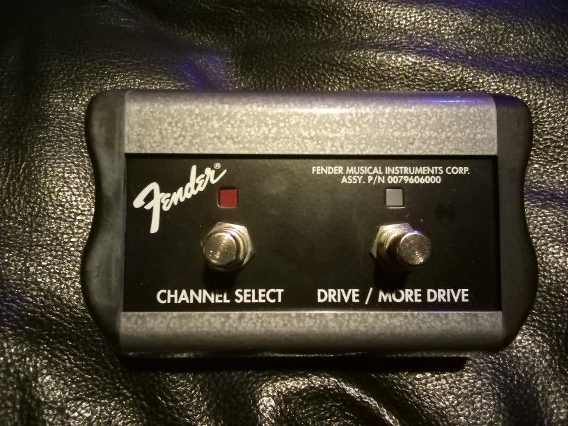 Fender Channel Select Footswitch, Drive Gain / More Drive Gain, 2 Button, 3 Function Guitar Amp Pedal
