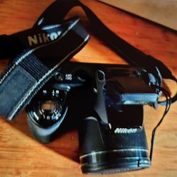 NIKON  COOLPIX  L810. & Bag