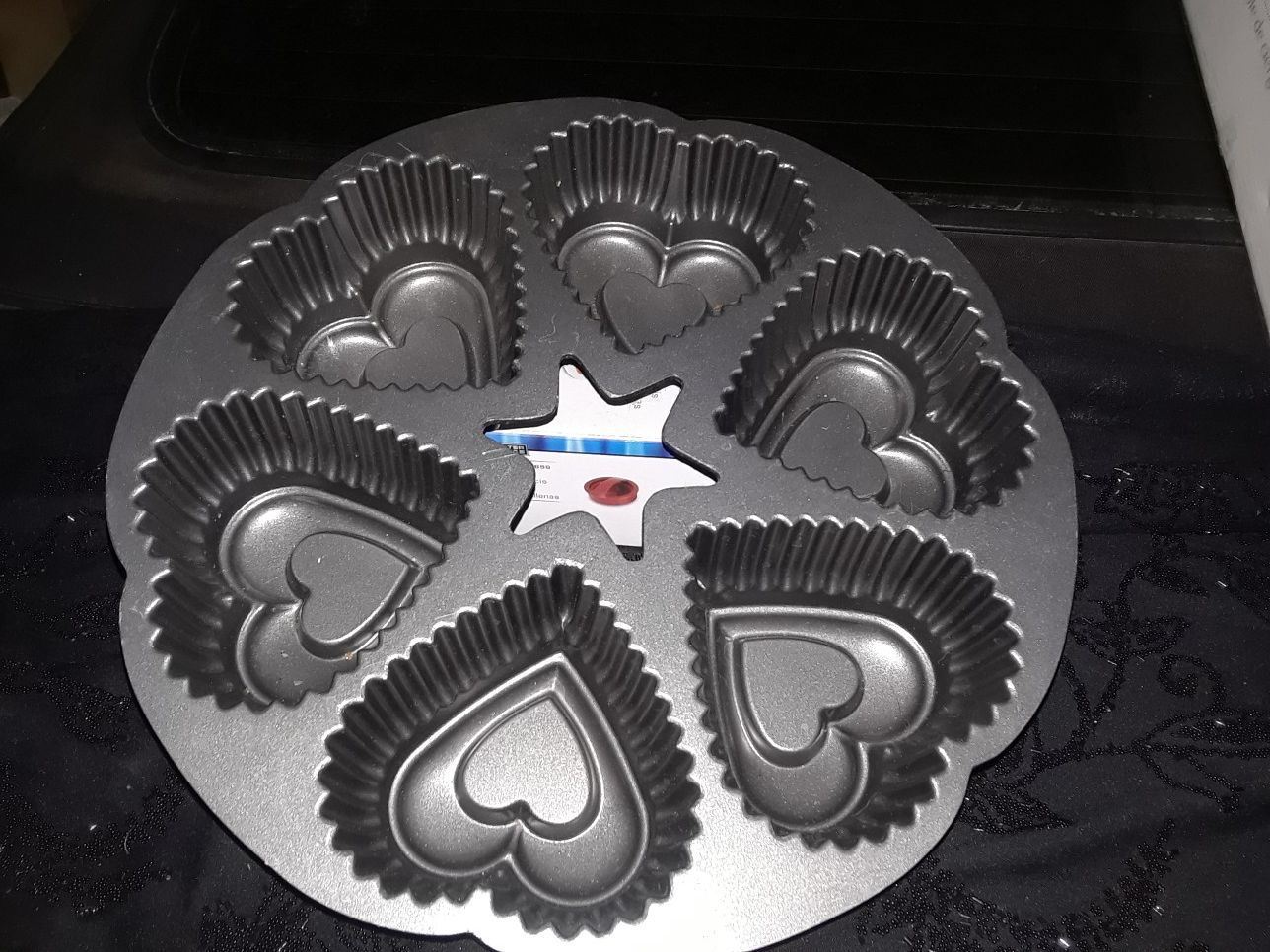 Large heart shaped muffin tins