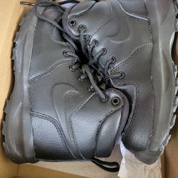 Kids Size 11 Nike Boots Firm Price