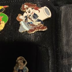 2007 Disney Disneyland Pirates of the Caribbean Cannon Mickey Mouse Pin