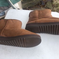 Lnew Leather suede boots only $20 firm size 7–8
