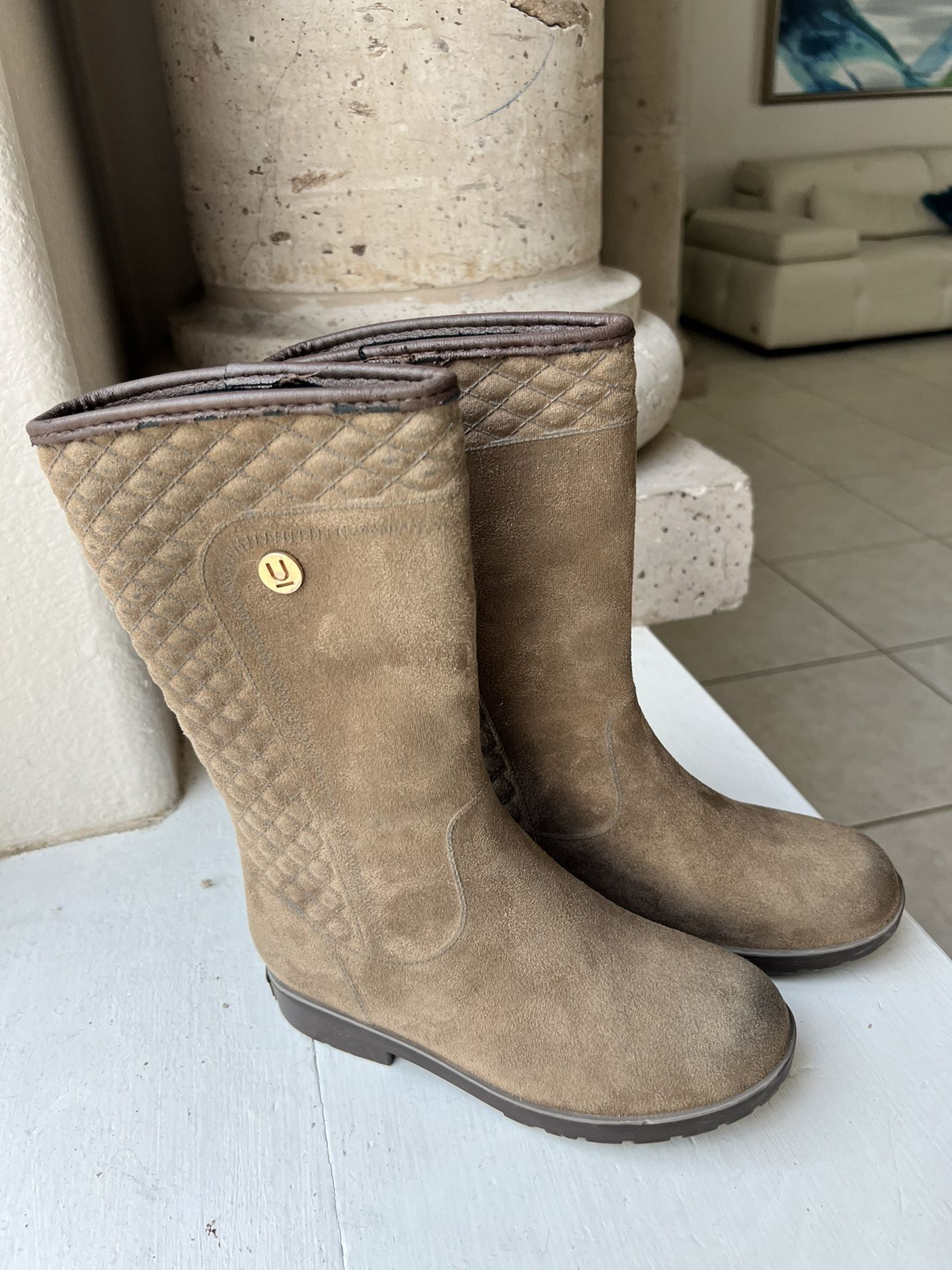 Rain Boots  Size 4