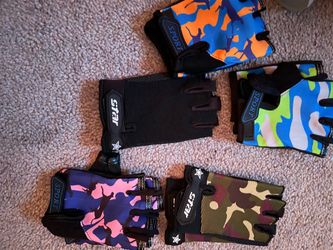 Size small grip gloves for children