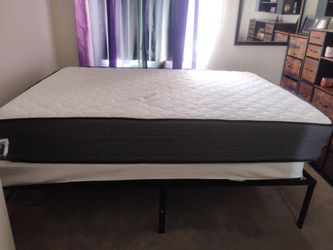 QUEEN SIZE BED FAIRLY NEW  GREAT SLEEPER COMES WITH ALL BOX  SPRING AND RAILS