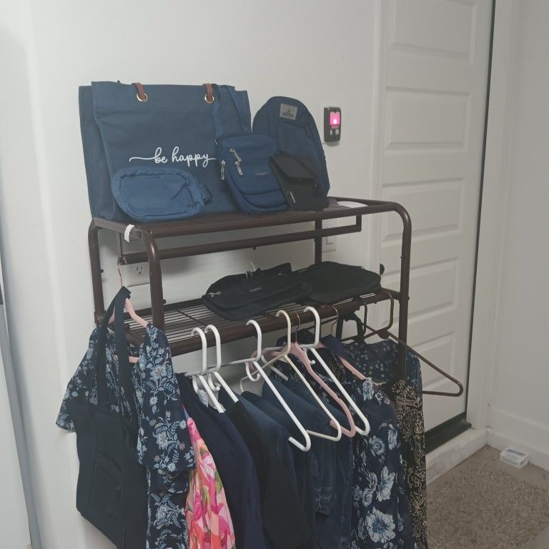 86 Item LOT Of Woman's Clothing w/ NEW Matching Purses Plus SIZES XL 1XL, 14,16 + Others
