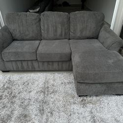 Selling L-Shaped Couch 🛋️ 