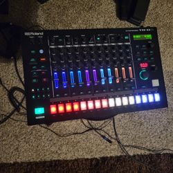 Roland Tr8S Drum Machine 