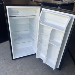 Galanz Single Door Mini Fridge With Freezer Compartment 
