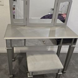 Makeup Vanity And Mirror &Stool