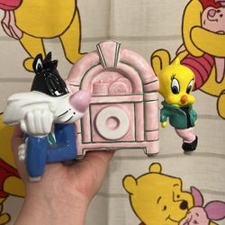 Vintage Looney Tunes ceramic piggy bank