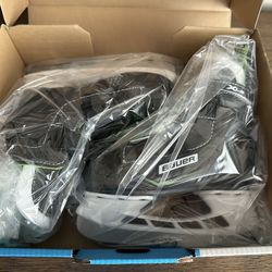 Brand New Bauer XLS Hockey Skates Sz 9