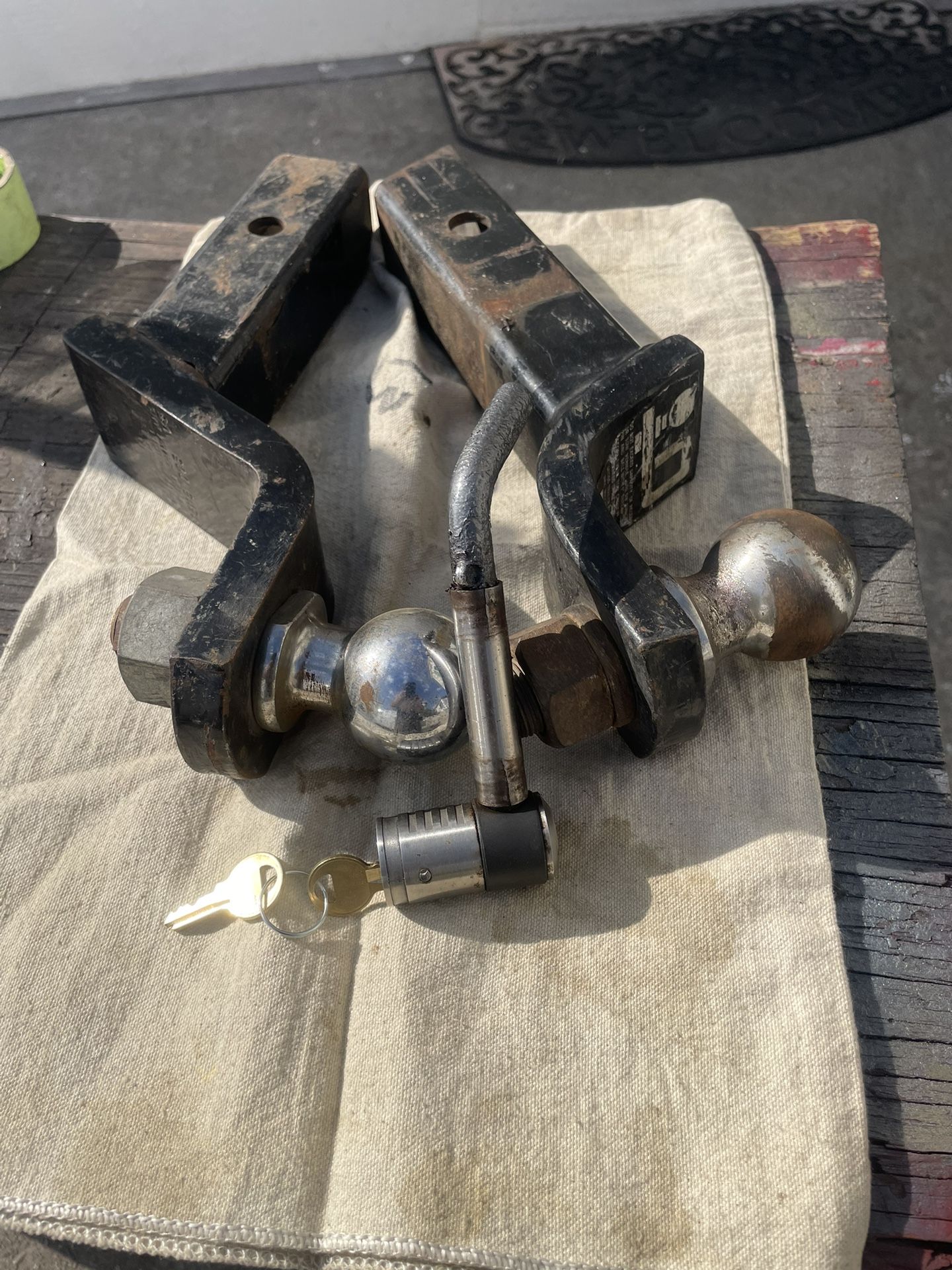 Tow Hitch X 2 With Locking Mechanism And Keys