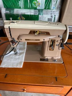 Singer Slant-O-Matic 403A Vintage Sewing Machine in Wood Cabinet w/ Manual