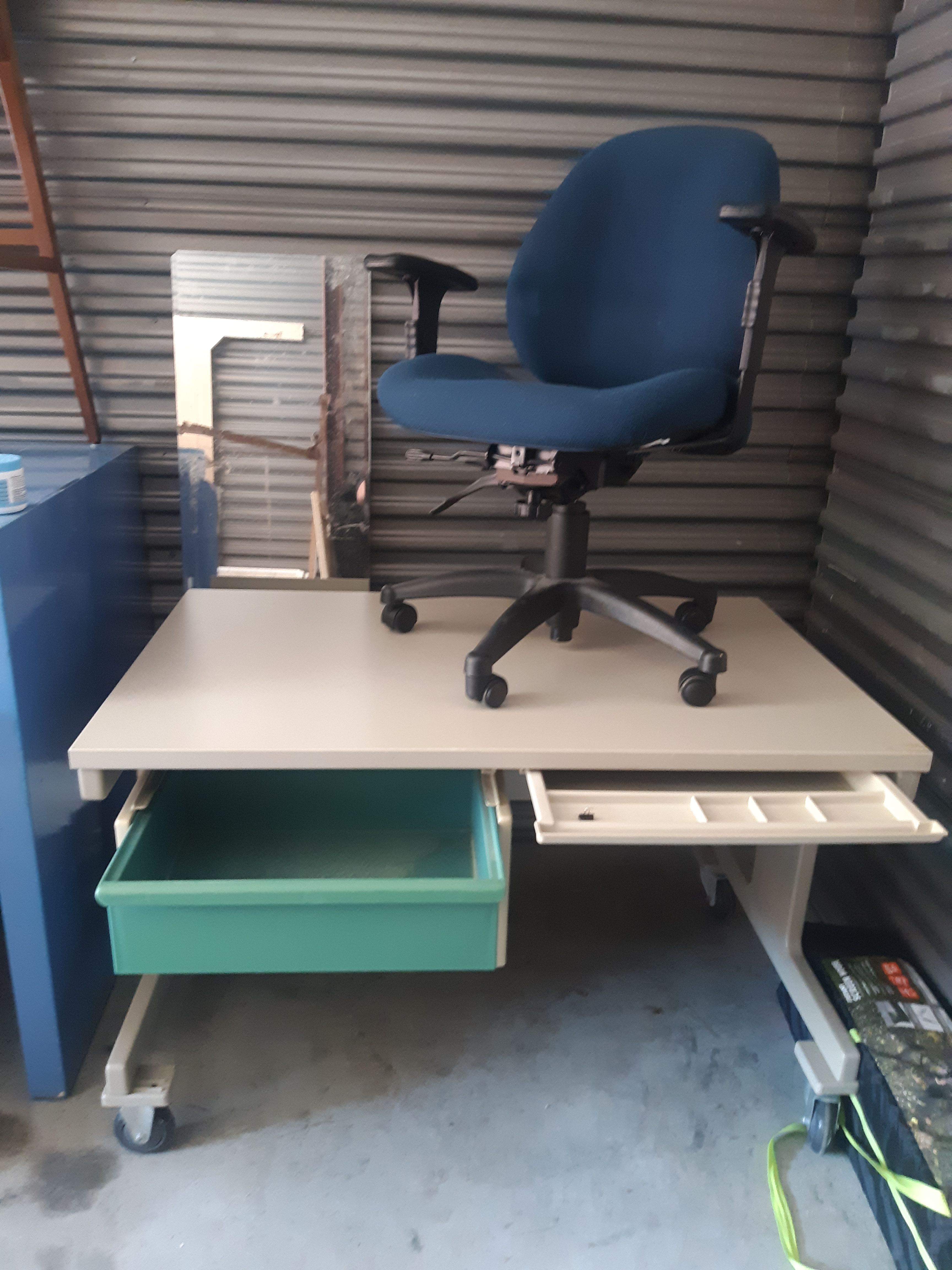METAL INDUSTRIAL LAB COMPUTER OFFICE DESK ON WHEELS/CASTERS AND ERGONOMIC CHAIR