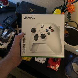 Xbox Series X/ Series S White Controller W/box And Batteries 