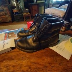 MENS Work Boots 13W Water Proof Slip Resistant 