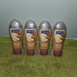 4 Softsoap Body Wash 20oz Creamy Moisture 