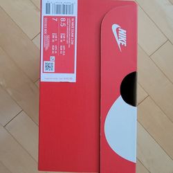 Nike Dunk Low Laser Orange. Sz 7 Mens/8.5 Woman Ds