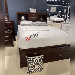 Queen Or Eastern King Size Bed With Footbord Drawers And Side Drawers // Limited Time Offer 