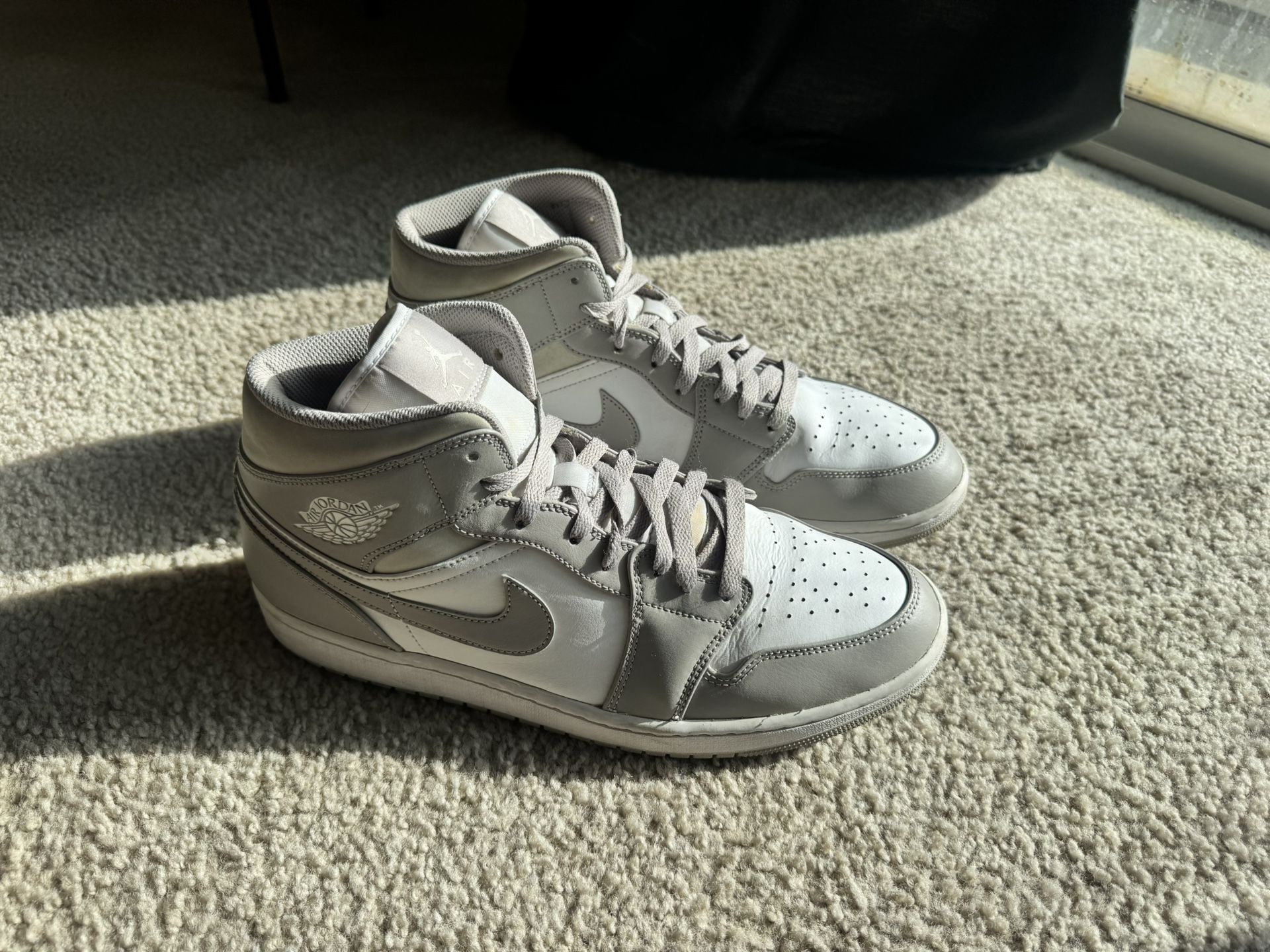 Nike Air Jordan 1 Mid "College Grey"