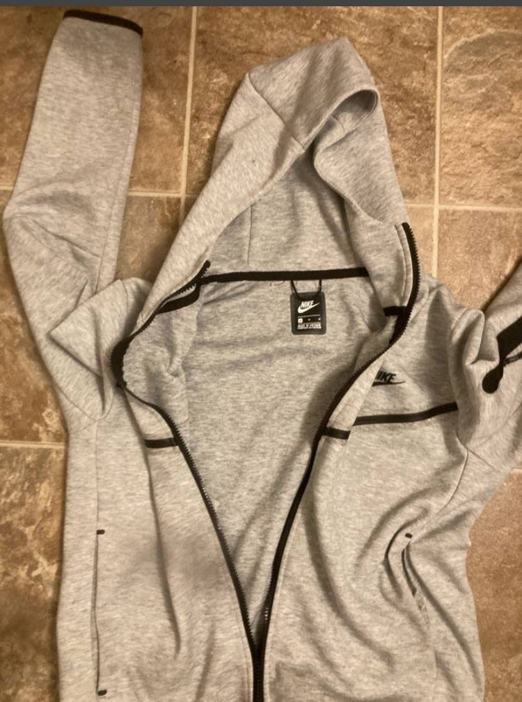 Men’s Nike Sportswear Tech Fleece Grey