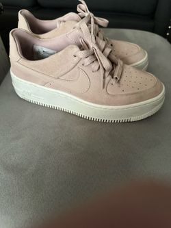 Woman’s Tan Nikes SZ.6