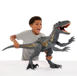 Jurassic World Colossal Indoraptor 3 feet Long!