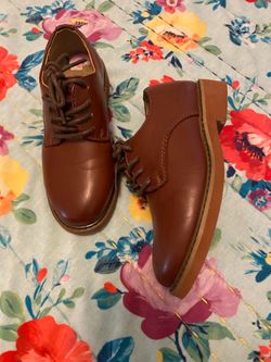Zapatos café de niño