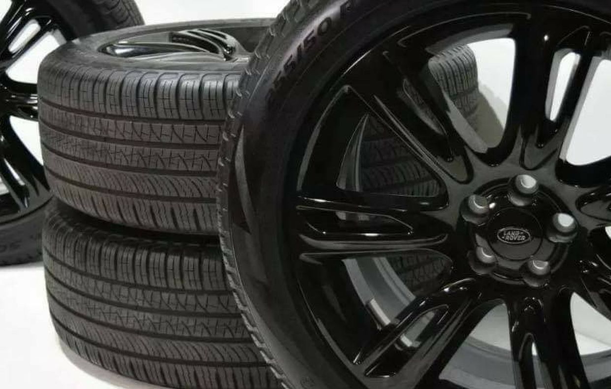 20” Range Rover Velar Evoque black wheels and tires