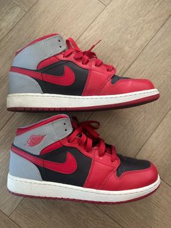 Air Jordan 1 Mid "Shadow Red" size 6.5Y