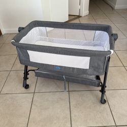 Baby Bassinet(like new)