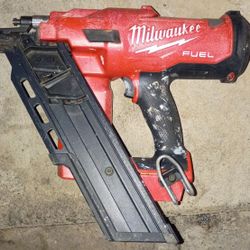 Milwaukee
M18 FUEL 30-Degree Framing Nailer Extended Capacity Magazine