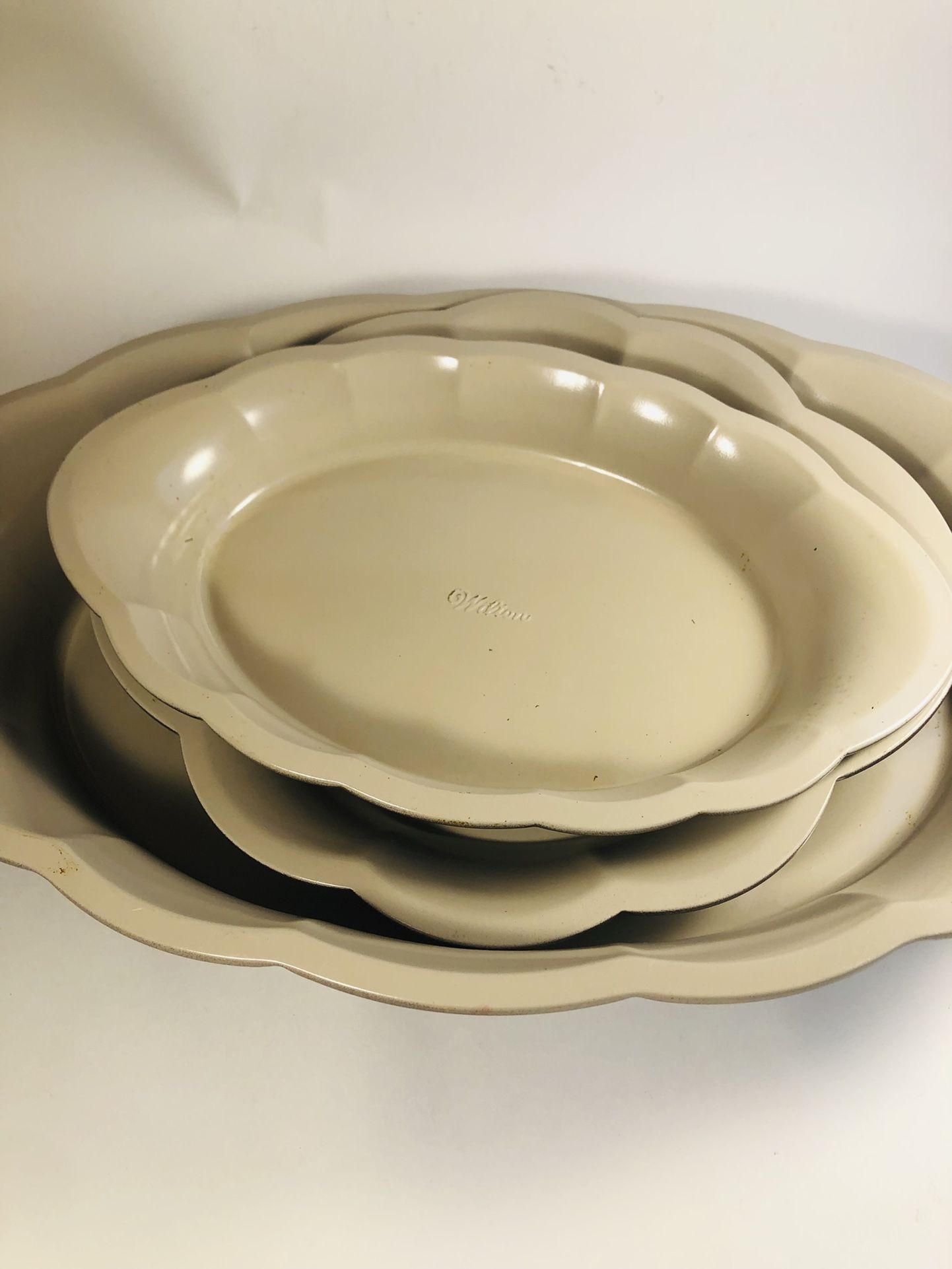 Set Of 3 Wilton Table Serve Nonstick Bakeware