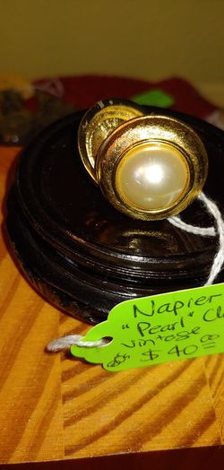 NAPIER VINTAGE CLIPS PAIR