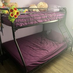 Bunk Bed (Twin-Over-Full) with Mattresses 