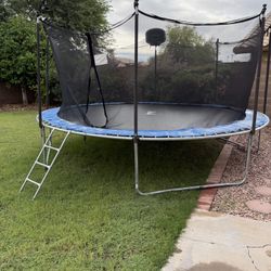 Trampoline!! With Net