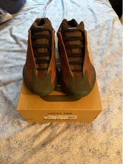 Yeezy 700 size 7.5