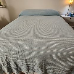 Morgan-Jones Blue and White Popcorn Bedspread Full