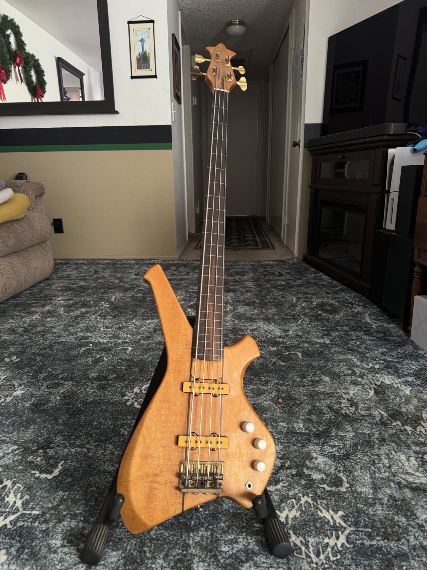 Fretless Handmade 4 String Electric Bass Guitar