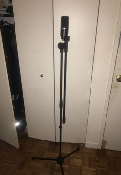 Selling audio techna . Comes with the mic headphones and Scarlett audio box with cords