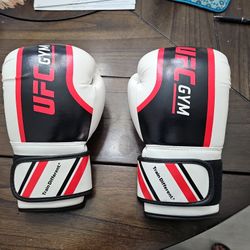 UFC Boxing GLOVES - 8oz (sz Small) 