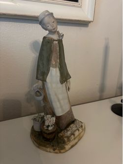 Ingles Valencia Porcelain figurine