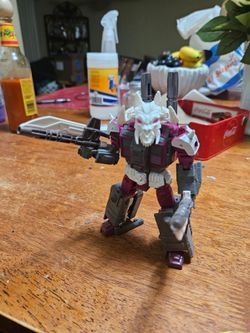 Transformers Legacy Skullgrin
