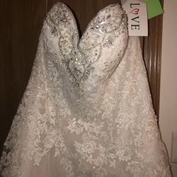 Unworn Size 16 Women’s Wedding Dress